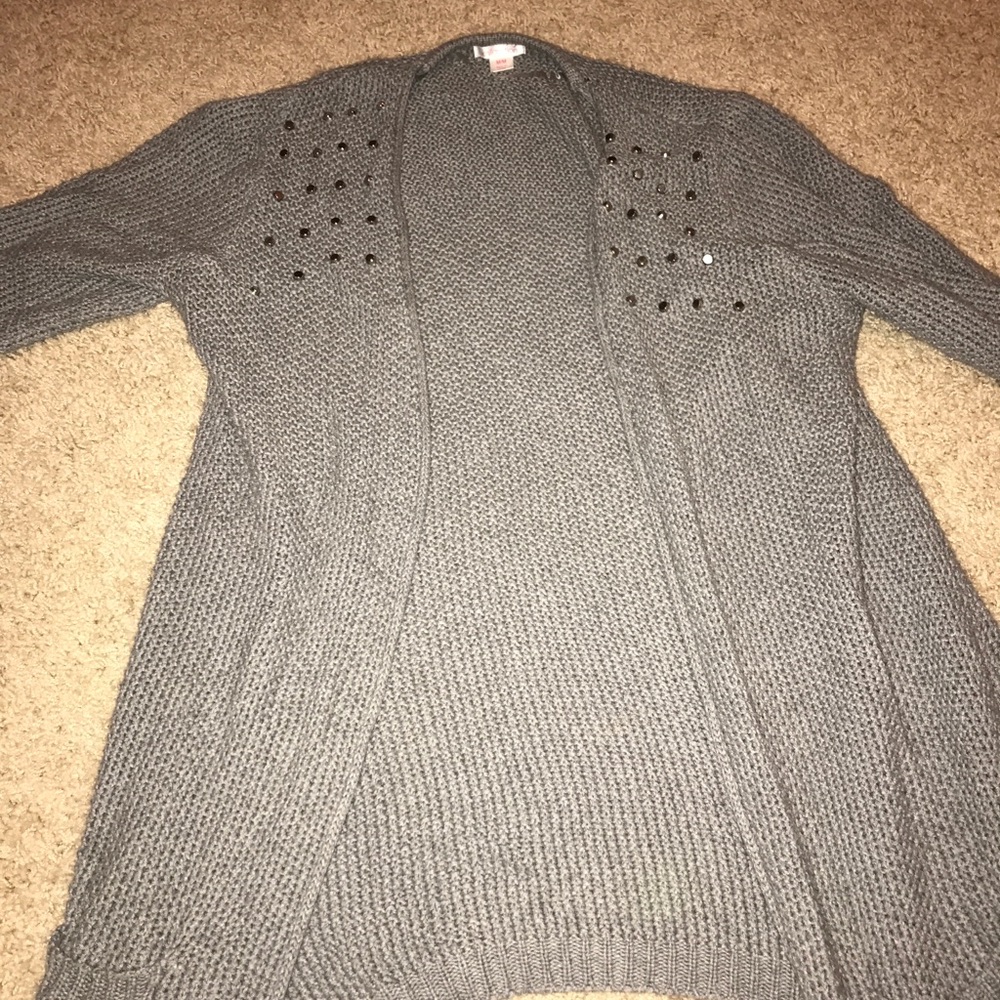 Gray knitted cardigan